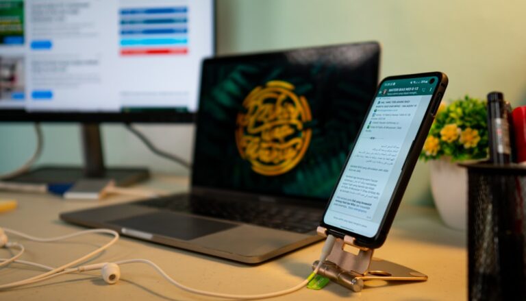 10 Must-Have Desk Accessories for a Clutter-Free Workspace