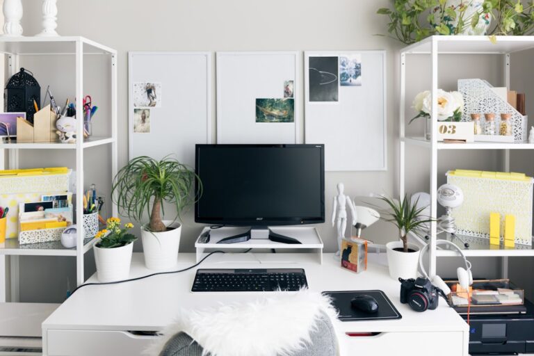 How to Select the Perfect Desk Accessories for You